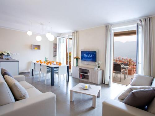 Sala Comacina Apartment | SALA COMACINA APARTMENT NO 4-SLEEPS 10 by Italian Apartments
