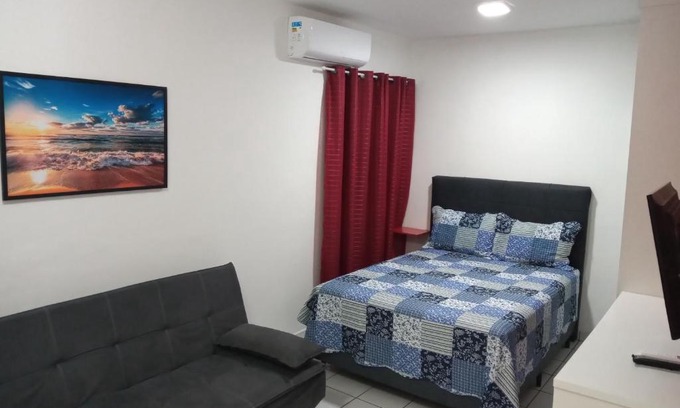 Ponta da Praia Apartment | Sala living na Av da Praia.
