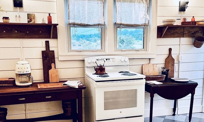 Nickelsville Bed & Breakfast | Sally Pete's Farmhouse