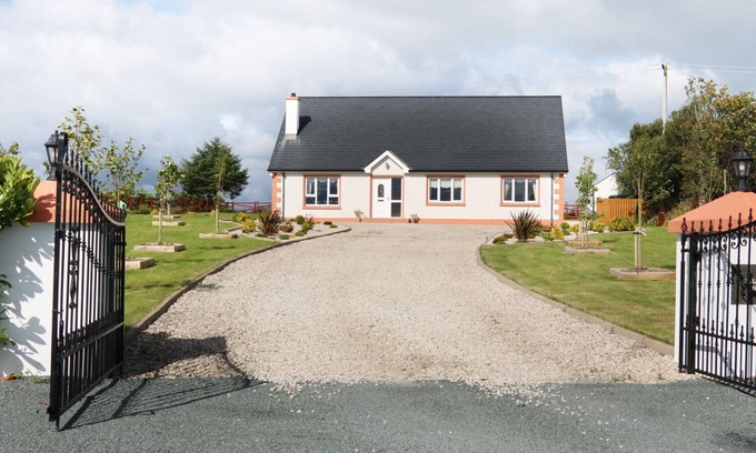 Donegal Cottage | SALLYWOOD HOUSE, pet friendly in Ballybofey, County Donegal