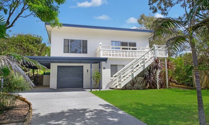 Lake Cathie House | Salt Breeze - ocean, lake and shop central. Pet friendly