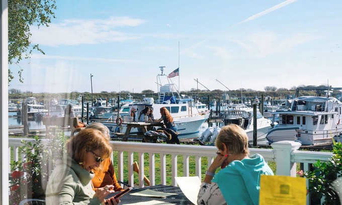Ilwaco Hotel | Salt Hotel & Pub