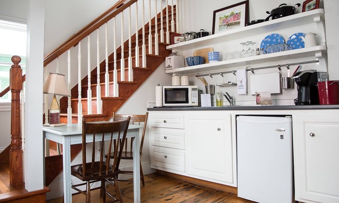 Lunenburg Waterfront Hotel | Salt Shaker Deli & Inn