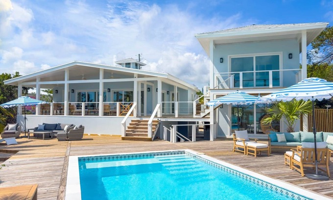 George Town Villa | Salt Shaker Villa, 10-15 minutes to Georgetown with sandbar just offshore!