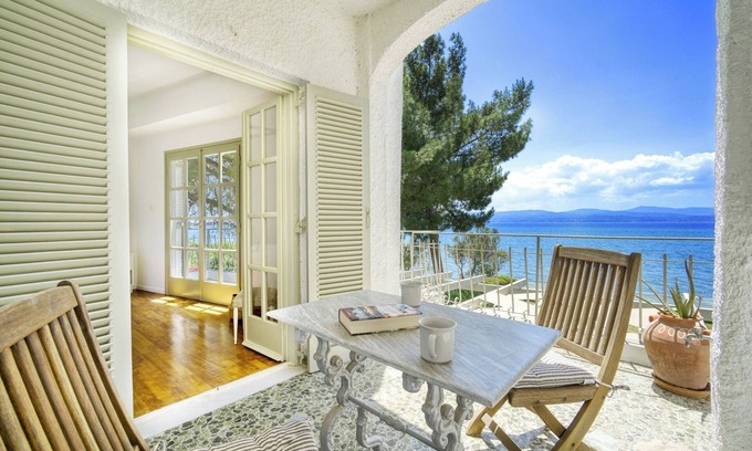 Eretria House | Salt & Stone Beach Front Retreat by Estia