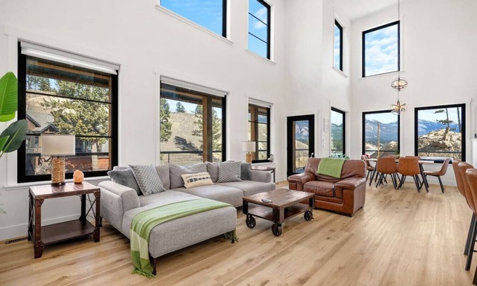 East Kootenay Apartment | Salt & Stone | Lake/Private Beach | Mountain Views