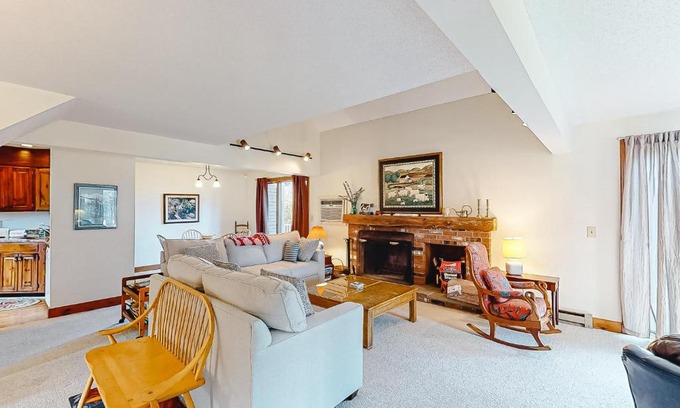 Quechee House | Saltbox 12A