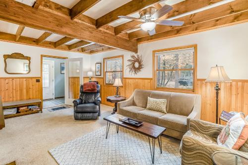 Thompsonville House | Saltbox