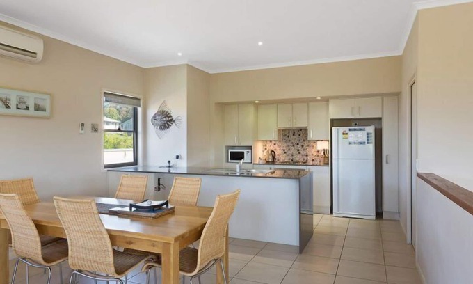 Eden Apartment | Saltwater Apartments, 3 bedroom accommodation close to Asling's Beach