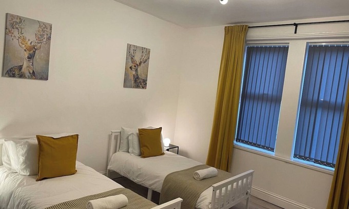 Gateshead Apartment | Saltwell Rd - 4 Bdrm 5 beds Great for contractors