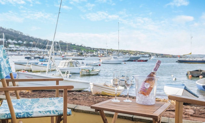 Teignmouth Apartment | Saltwhistle Beach - One Bedroom Apartment, Sleeps 2