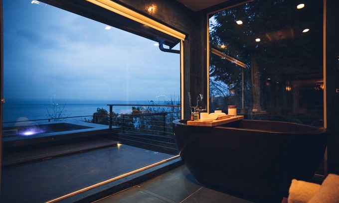 Kingston House | SaltWood: Zenith Waterfront Retreat
