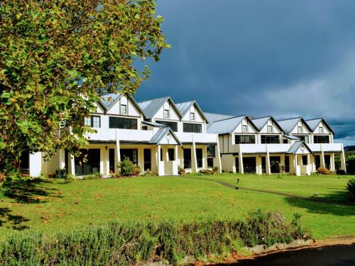 Snells Beach Hotel | Salty Dog Inn