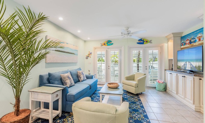 Bahama Village House | SALTY KISSES ~ Charming 2 Bedroom, 1.5 Bath Townhome in Truman Annex!