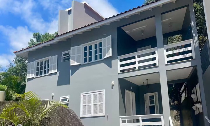Governador Celso Ramos House | @salvadepalmassc