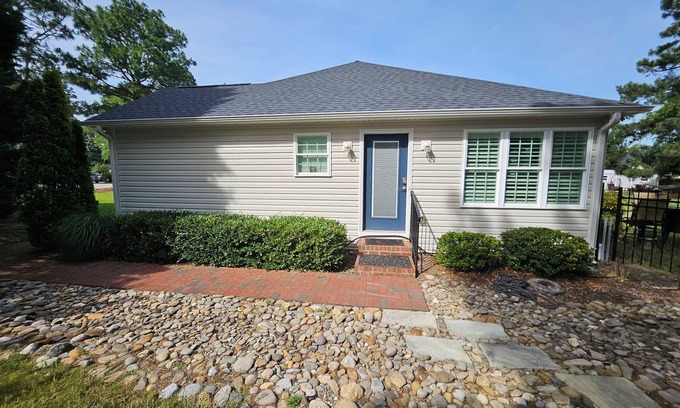 Southern Pines Apartment | Sam's Place. NEW LISTING! Relax in the hot tub after a day of golf!