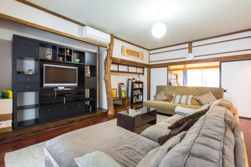 Nakano House | Samurai House - Large Family House, West Shinjuku