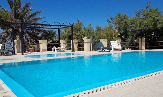Xlendi House | San Antonio Guest House