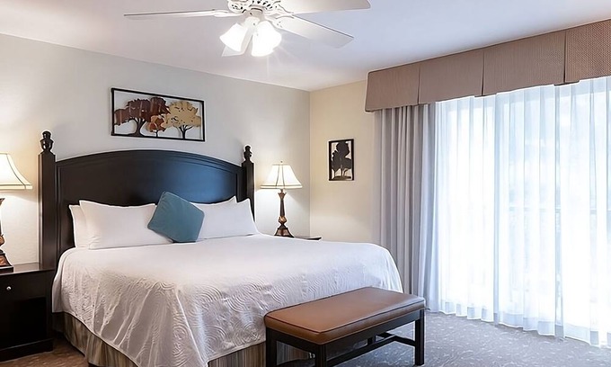 San Diego Country Estates Hotel | San Diego Country Retreat | Full Kitchen | Free Parking