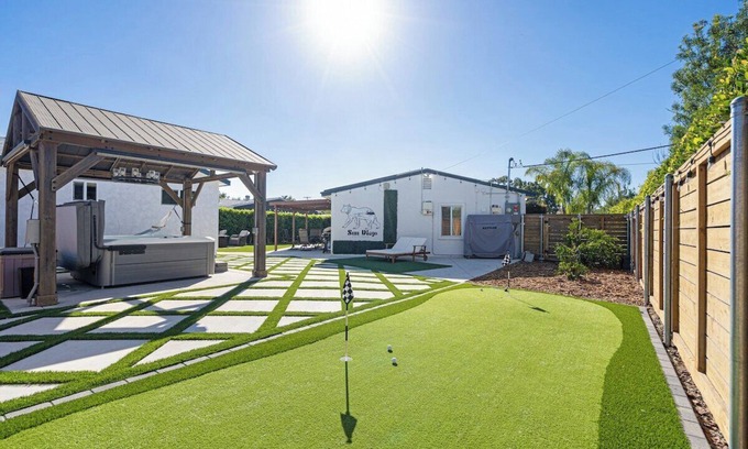 North Clairemont House | San Diego Fun: Jacuzzi-Golf-PoolTable-GmRm!