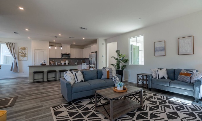 Valley Center House | San Diego style retreat awaits you.