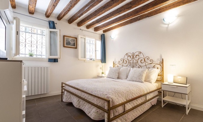 Santa Croce Apartment | San Giacomo Apartment by Wonderful Italy