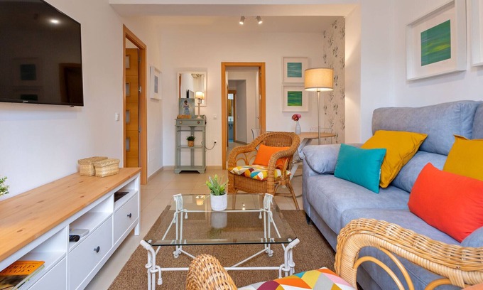 Encarnacion-Regina Apartment | San Vicente Apartment, 5 pax, historic center