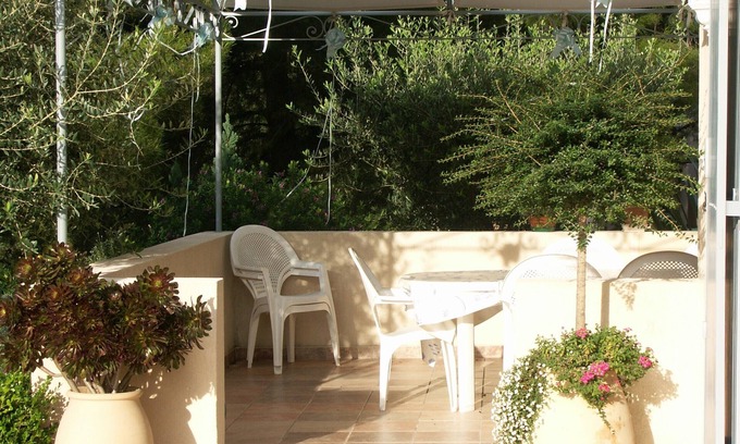 Ollioules Villa | SANARY-OLLIOULES CLIMATIZED VILLA HEATED SWIMMING POOL BEACH 8kms 13 PERS