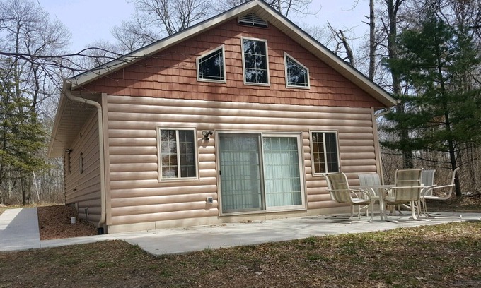 Backus Cabin | Sanborn Lake Cabin Rental (480 Sq Ft + Loft)