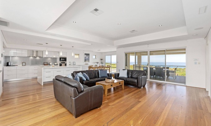 Dawesville House | Sanctuary by the Sea - Beachfront Property