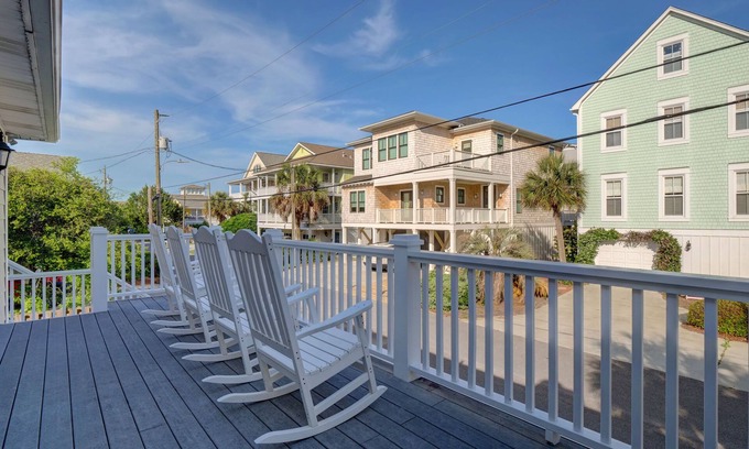 South End House | Sand Castle - Spacious stand alone home on the south end