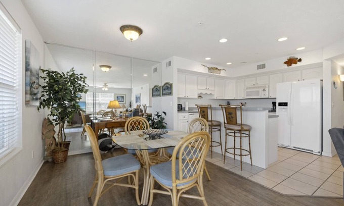 Cedar Key Condo | Sanderling is a beautiful condo just one block from downtown