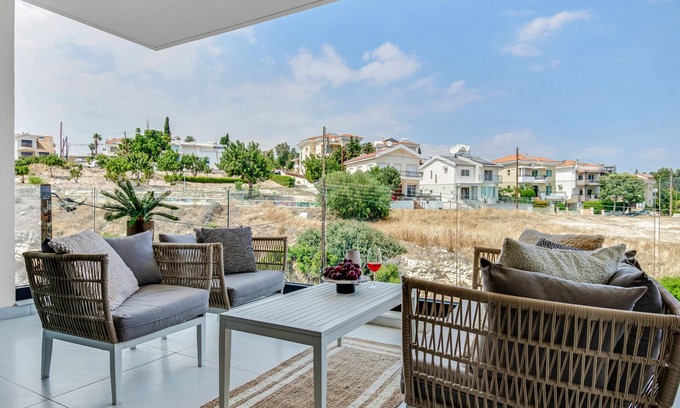 Agios Athanasios Apartment | Sanders Elgio - Pleasant 2-Bdr Apt w Balcony