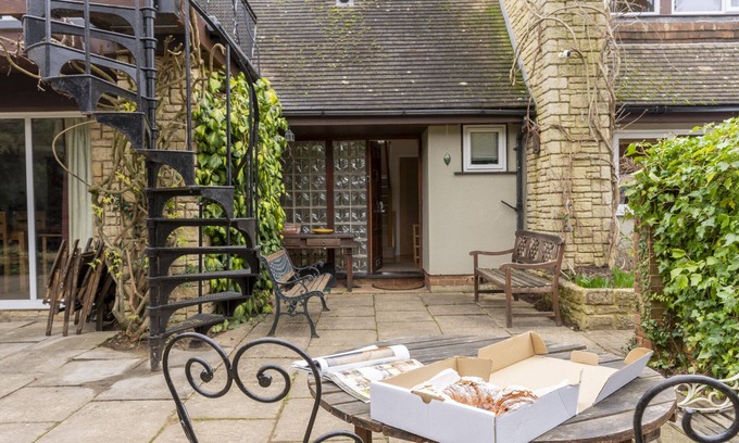 Kennington Bed & Breakfast | Sandford Meadow Guest House