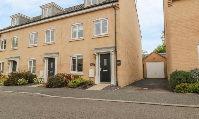 Hollesley House | Sandlings