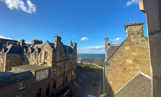 St. Andrews Cottage | Sandmill, Murray Park - a townhouse that sleeps 6 guests in 3 bedrooms