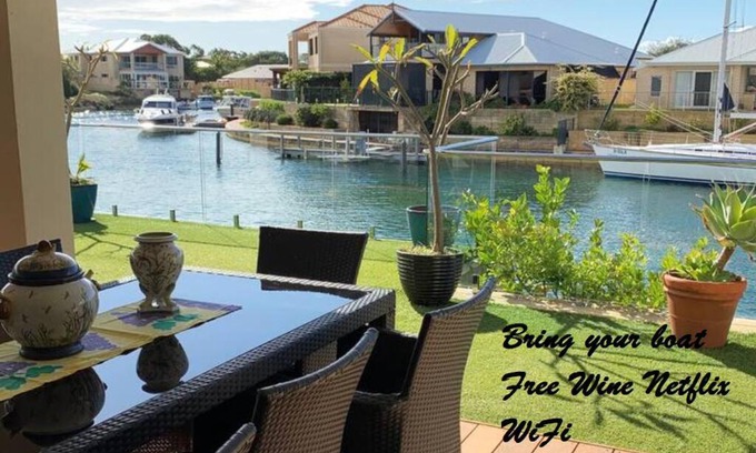 Wannanup House | Sandpiper Island Tranquil Waterfront Views & Jetty