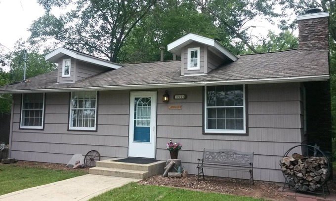 Leland Cabin | Sandwood Cottage on WI River-Huge Weekly and Monthly Discounts!