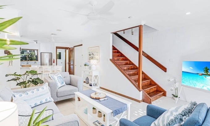 Port Douglas House | Sandy Feet- Luxury Coastal Escape, Stylish Hideaway in the Heart of Port Douglas at Four Mile Beach