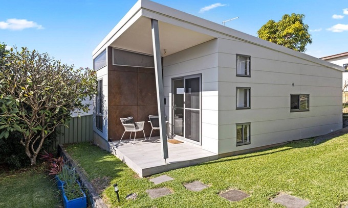 Woolgoolga House | Sandy Feet Retreat - guest house walking distance to everything!