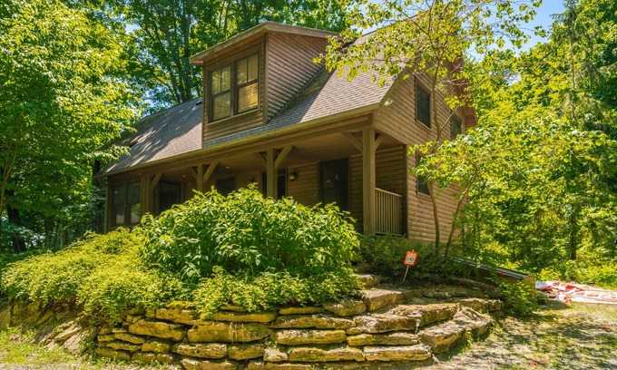 Port Colborne House | Sandy Shores Retreat