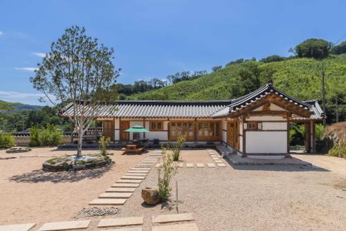 Cheongju Villa | Sangseon Heritage Hanok