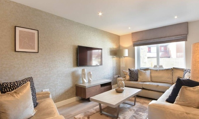 Seahouses Cottage | SANS SOUCI, pet friendly, with a garden in Seahouses