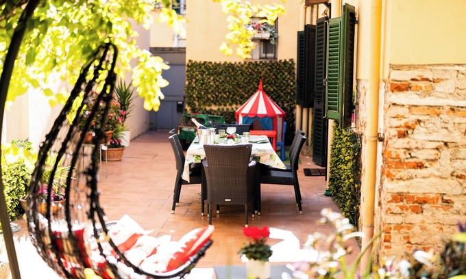 Santa Croce Apartment | SANTA CROCE GARDEN APARTMENT, 2 BEDROOMS, PATIO, FREE WI-FI