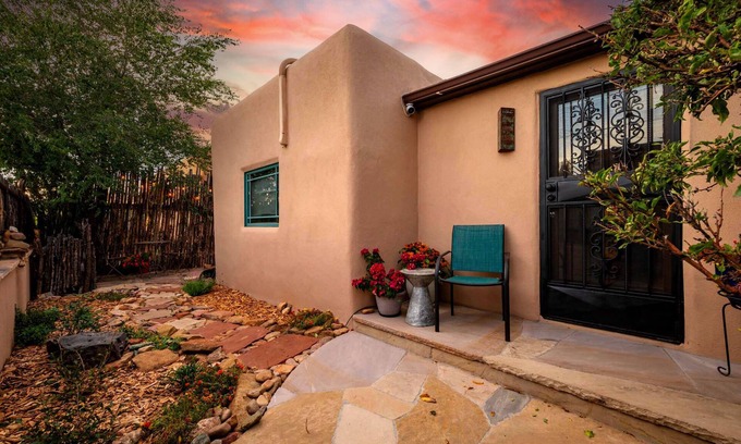 Guadalupe District House | Santa Fe Railyard | King | EV Charger