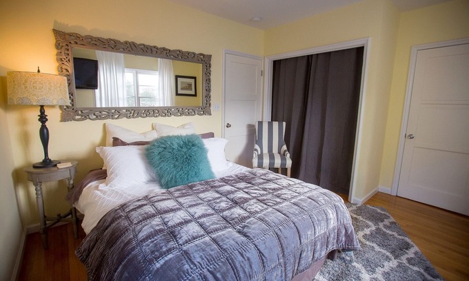 North of Montana House | Santa Monica Beach Luxury Suite