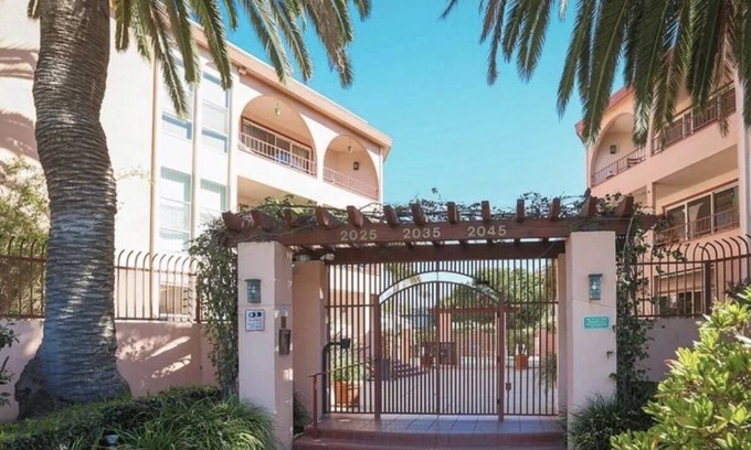 Ocean Park Condo | Santa Monica Beach Condo Newly Remodeled any dates