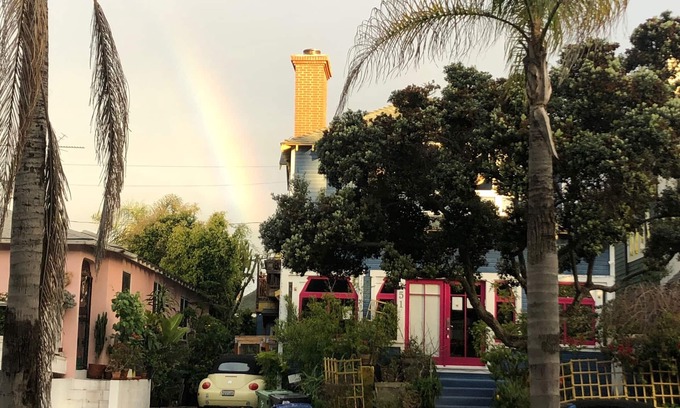 Ocean Park Apartment | Santa Monica Garden Beach Bungalow - Private, and Steps from the Sand