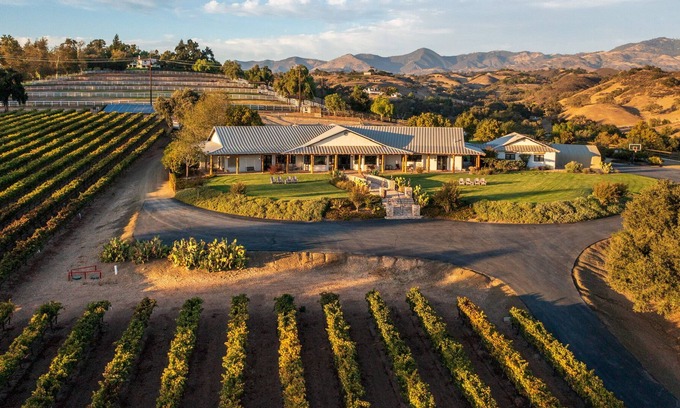 Santa Ynez House | Santa Ynez vineyard and equestrian estate