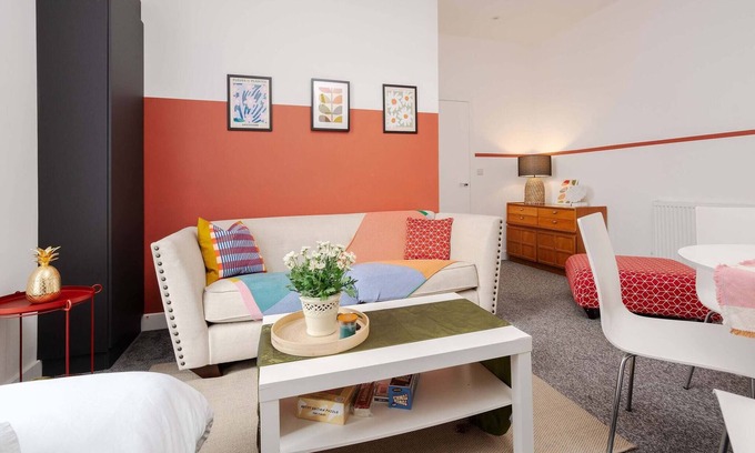 Southport Apartment | Santiago 2 Southport - Free Private Parking Wi-Fi